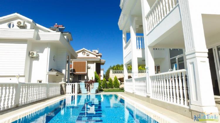 Fethiye Ölüdeniz'de doğa içinde müstakil villa